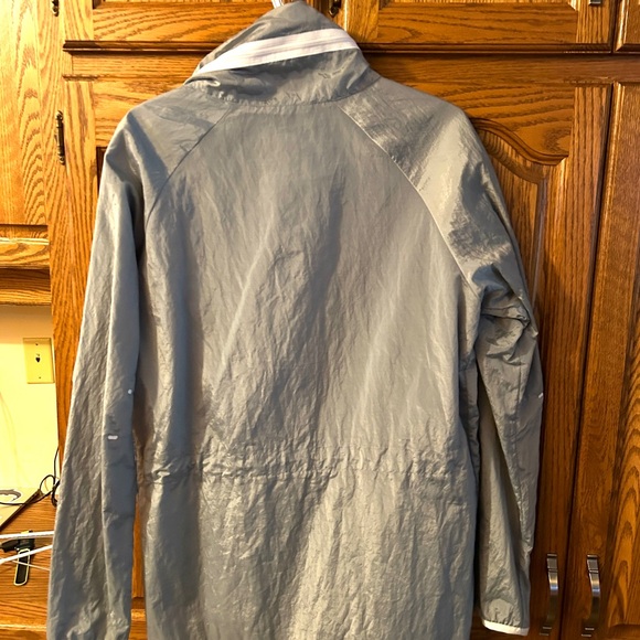 Nike Ladies Windbreaker Grey - Picture 7 of 10